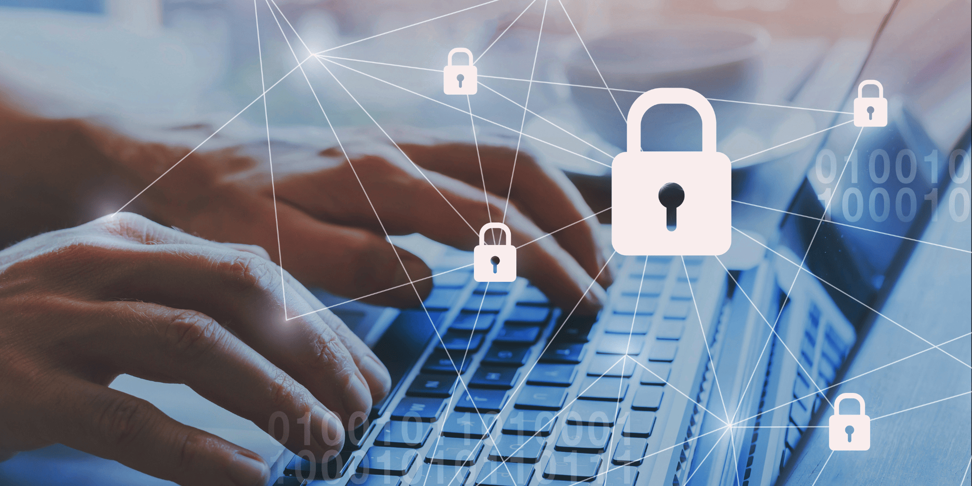 Personne tapant sur un clavier pour symboliser le piratage informatique et la protection par firewall