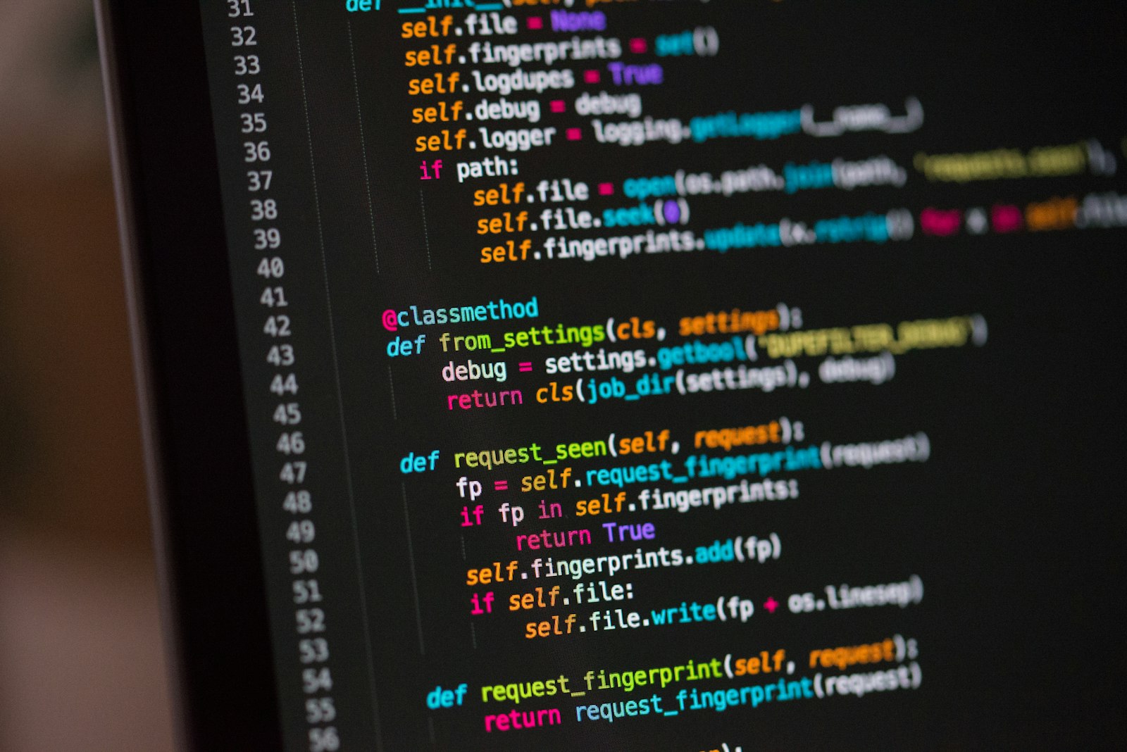 Mise à jour PHP : code source d'un site affiché sur un écran d'ordinateur